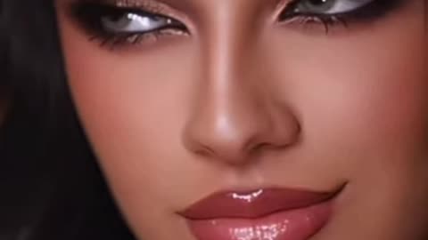 Smokey makeup in shades of burgundy and gold