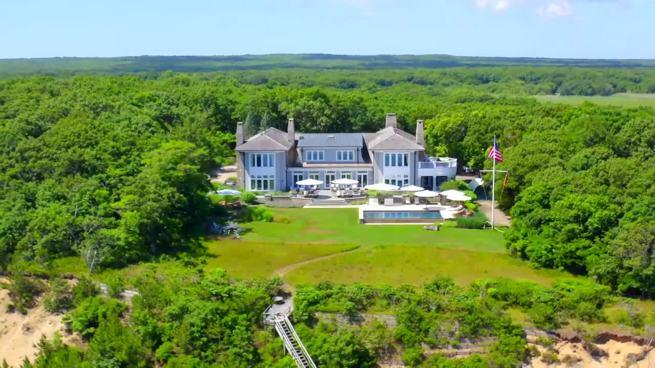 Waterfront Paradise in East Hampton, New York