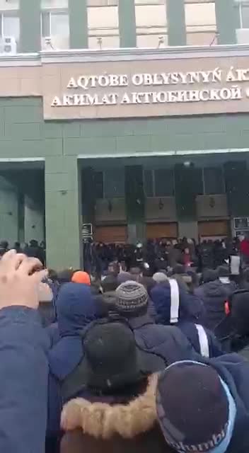 Protesters drove away from Akimat in Aktobe