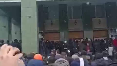 Protesters drove away from Akimat in Aktobe