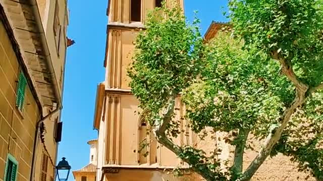 A short trip to Plaça d'Antoni Maura, Spain ⛪