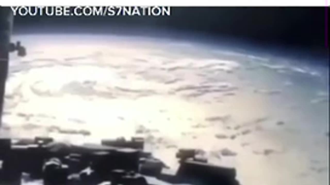 NASA INTERNATIONAL SPACE “ISS”CAPTURES A MASSIVE UFO ON IT’S LIVE BROADCAST