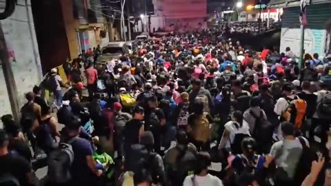 Large caravan of illegal migrants is making its way through Mexico to reach the