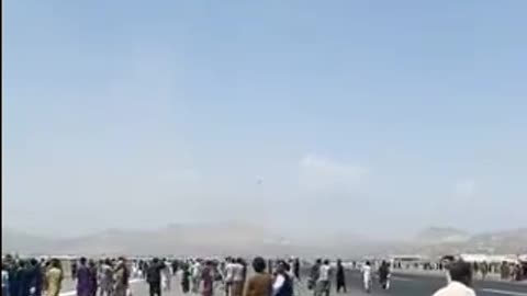 People fall from planes that take off from Kabul