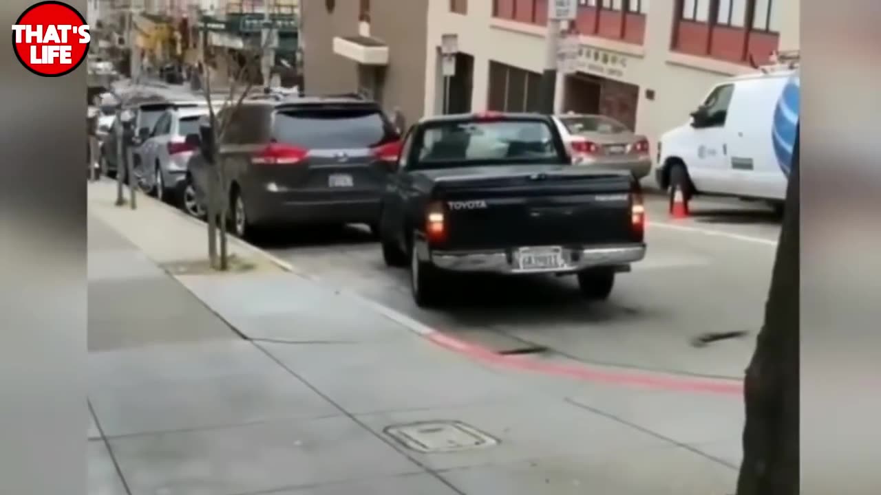 Funny WOMEN FAIL IN TRAFFIC - 💋 Women Drivers NO Skill | Funny Fails 👠 | That's Life
