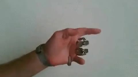 Smoothly Working Prosthetic Fingers