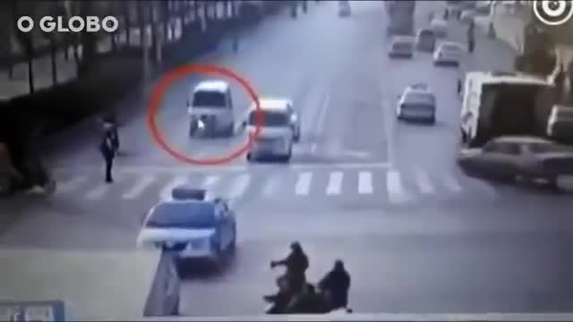 ACIDENTE BIZARRO NA CHINA COM CARROS LEVITANDO