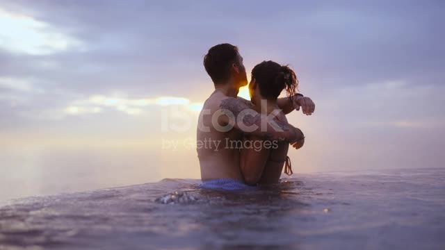 A couple 👫 injoying in the 💧 water