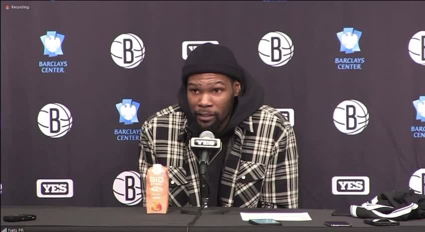 Kevin Durant Calls for NYC Mayor Eric Adams to 'Figure Out' His Vaccine Policy