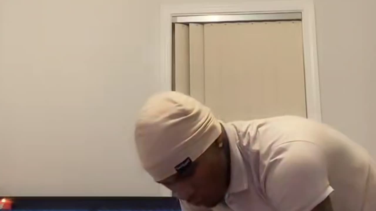 #CLIP1 P MONEYY DOING GIFTS FOR THE FAMILY HAPPY HOLIDAYS PEEPZ