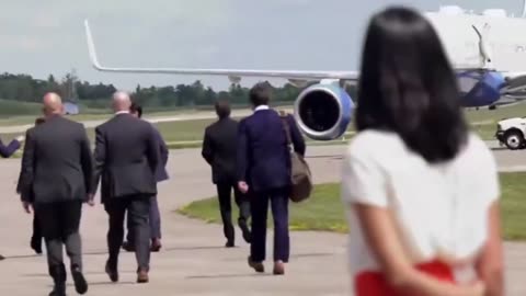 JD Vance pulling up on Kamala on the tarmac was a pretty BOSS move!!! 🚀🙌