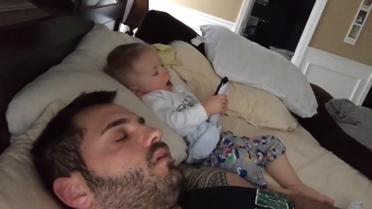 How Parents Wake Up - The Baby Alarm Clock