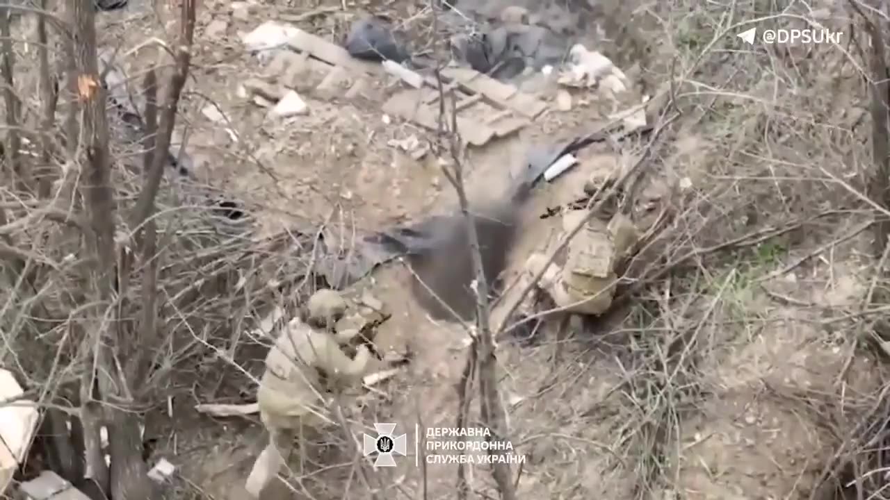 UA Soldiers of the Volyn border detachment clear a bunker with rifles and grenades