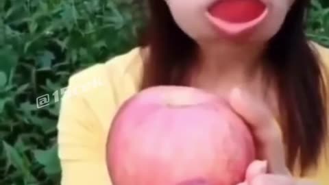 FUNNY GIRL APPLE EATING