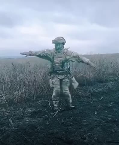 A Ukrainian soldier dancing during the war and got millions views on tiktok 😂