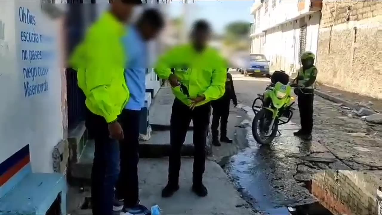 Captura de tres hombres en la Pedro Romero