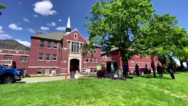 Canadians memorialize indigenous school children