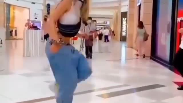Shuffle dancers