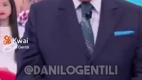 Danilo Gentili caiu na gargalhada no programa Silvio😂 Santos