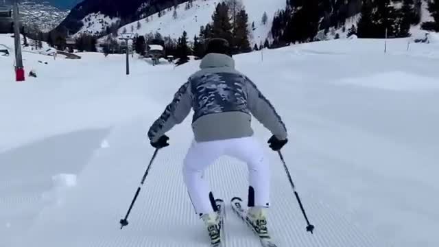 Skiing like a butterfly ! 😂🦋