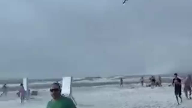 Waterspout sends beachgoers scrambling