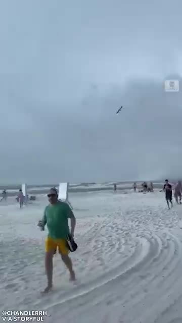Waterspout sends beachgoers scrambling
