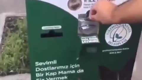 Vending machines in Turkey provide food for stray cats