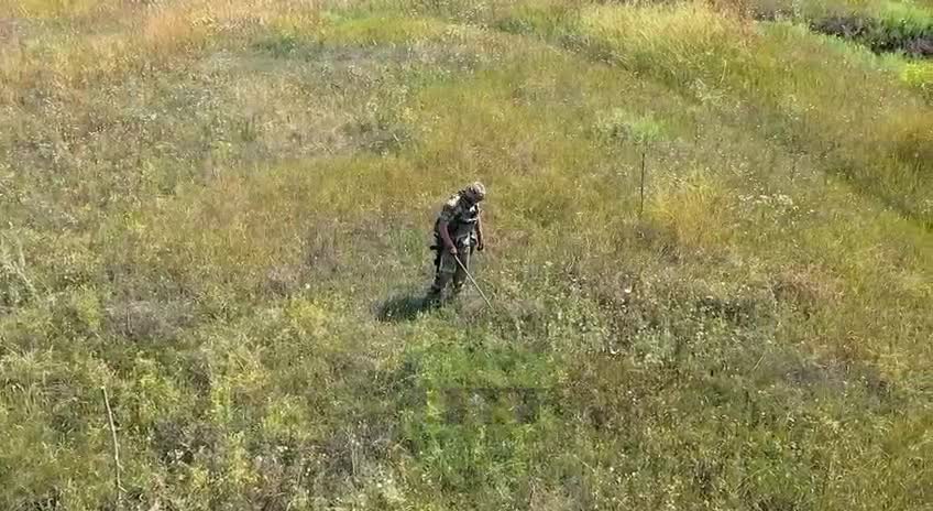 Sappers of the Russian Guard undermine Ukrainian mines extracted in the fields of Donbass