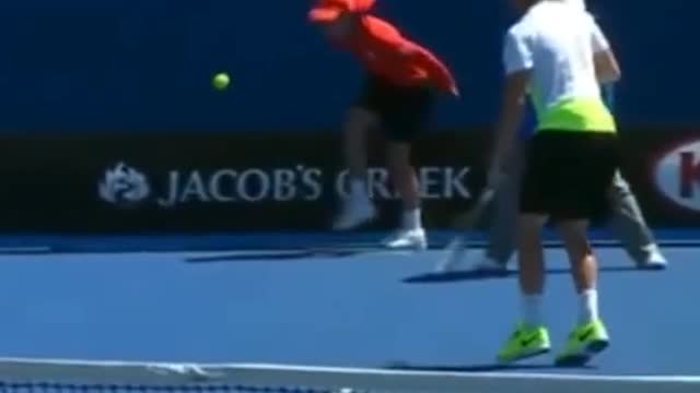 Theumpirehadnochills。#tennis#ouch