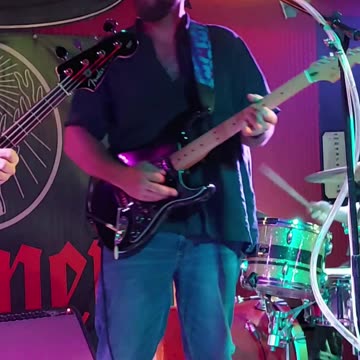 Mason Henderson (Saucy FuzZ) - LIVE @ Undertow (Short 16)