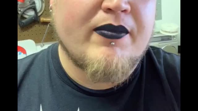 Husband tries lipstick app HILARIOUS!