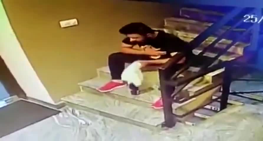 A Young Man Gets Vaxxed. Then A Few Days later He Goes To The Gym And Has A Heart Attack