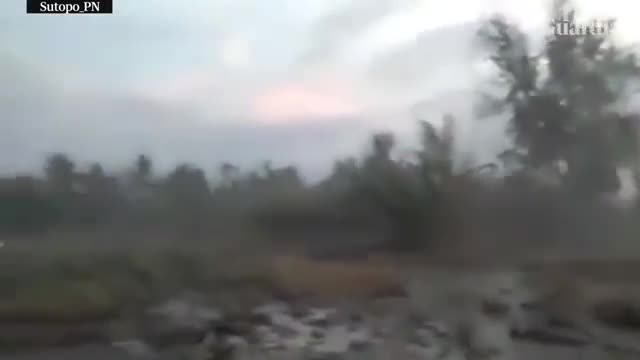 Footage shows Indonesian earthquake causing soil liquefaction