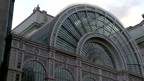 Royal Opera Chorus performs on London rooftop