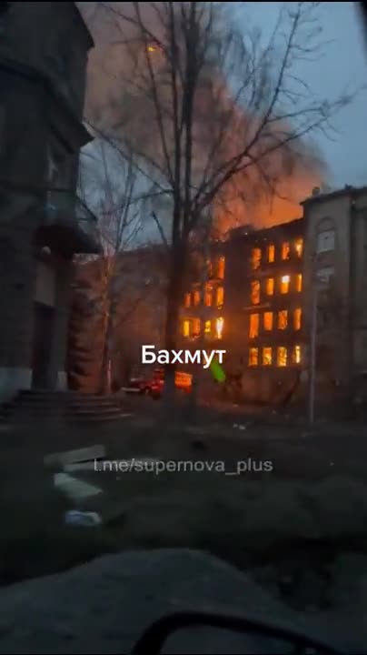 🇷🇺🇺🇦 Strong fires continue in Artemovsk