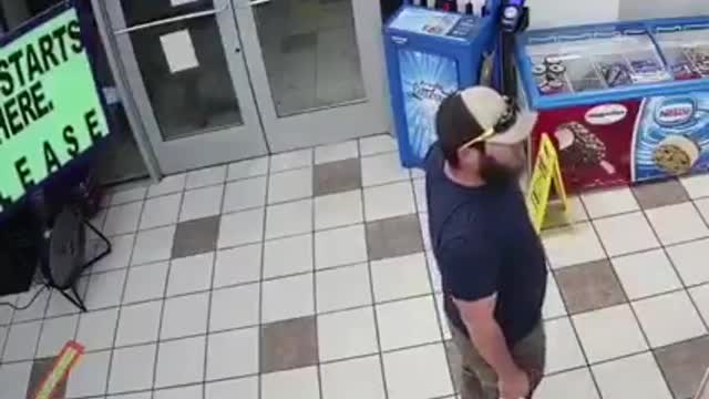 Marine quickly disarms suspect during robbery