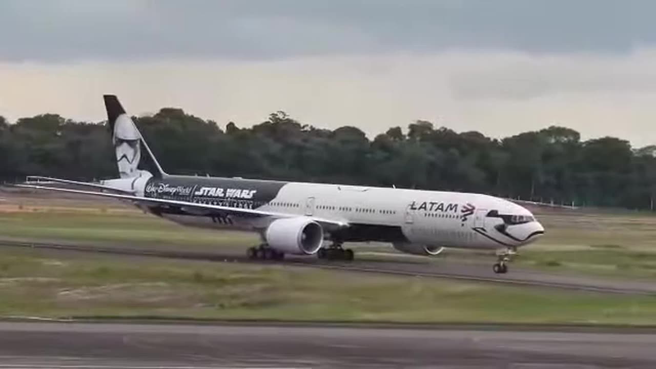 Boeing 777-300ER PT-MUA pousa em Manaus vindo de Guarulhos