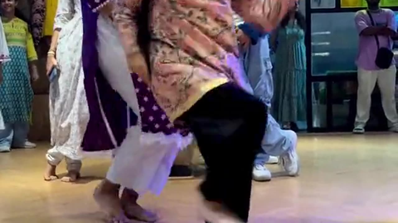 Little girl beautiful dance
