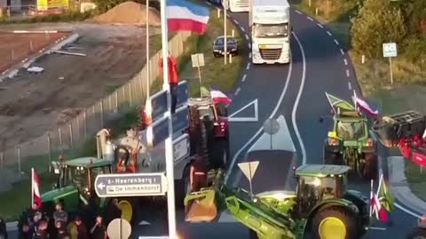 Γερμανοί και Ολλανδοί αγρότες αποκλείουν κυκλικό κόμβο Χέρενμπεργκ στα σύνορα μεταξύ Ολλανδίας και Γερμανίας