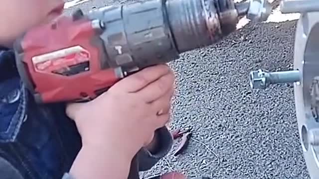 Even kids are learning how to fix cars