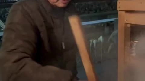 Early morning noodles from a Japanese street cart—watch this delicious creation! 🍜✨