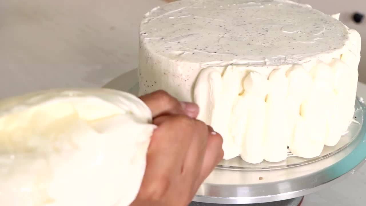 transforming a cheap cake into wedding cake