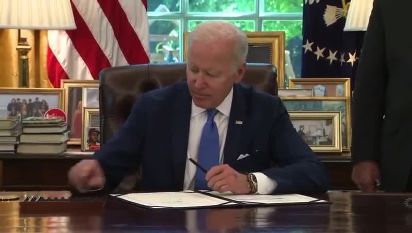 Butthead Biden signs 'Ukraine Nazie Democracy Defense Lend-Lease Act of 2022'