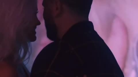 Dan + Shay and Justin Bieber - 10,000 Hours (Lyrics, full screen)