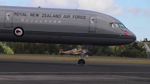 485 RNZAF Squadron Spitfire display