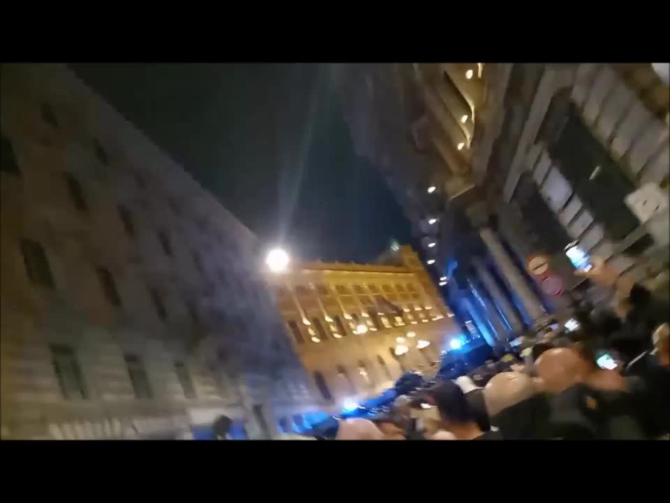 Roma, 9 ottobre 2021, Popolo assedia palazzi del potere.
