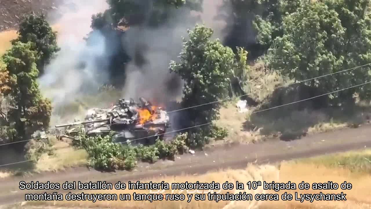 Soldados del batallón de infantería motorizada de la 10ª brigada de asalto de montaña destruyeron u
