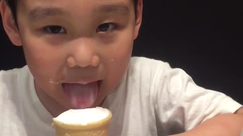 eat super muddy ice cream