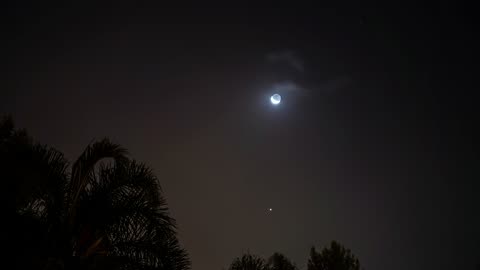Céu do dia 23/11 Lua Crescente Convexa em Áries