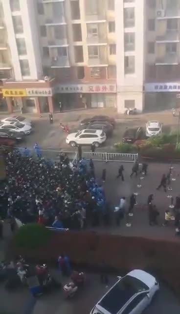 Food Riots Begin In Shanghai After The CCP Placed The City On Lockdown
